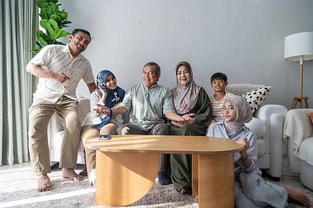 fungsi keluarga, WHO, BKKBN, parenting, keluarga muda, fungsi biologis, kasih sayang anak, peran orang tua, pendidikan anak, tumbuh kembang anak, kehadiran emosional, orang tua lengkap, keluarga harmonis